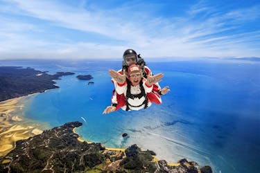 Saut en parachute en tandem de 13 000 pieds au-dessus d’Abel Tasman